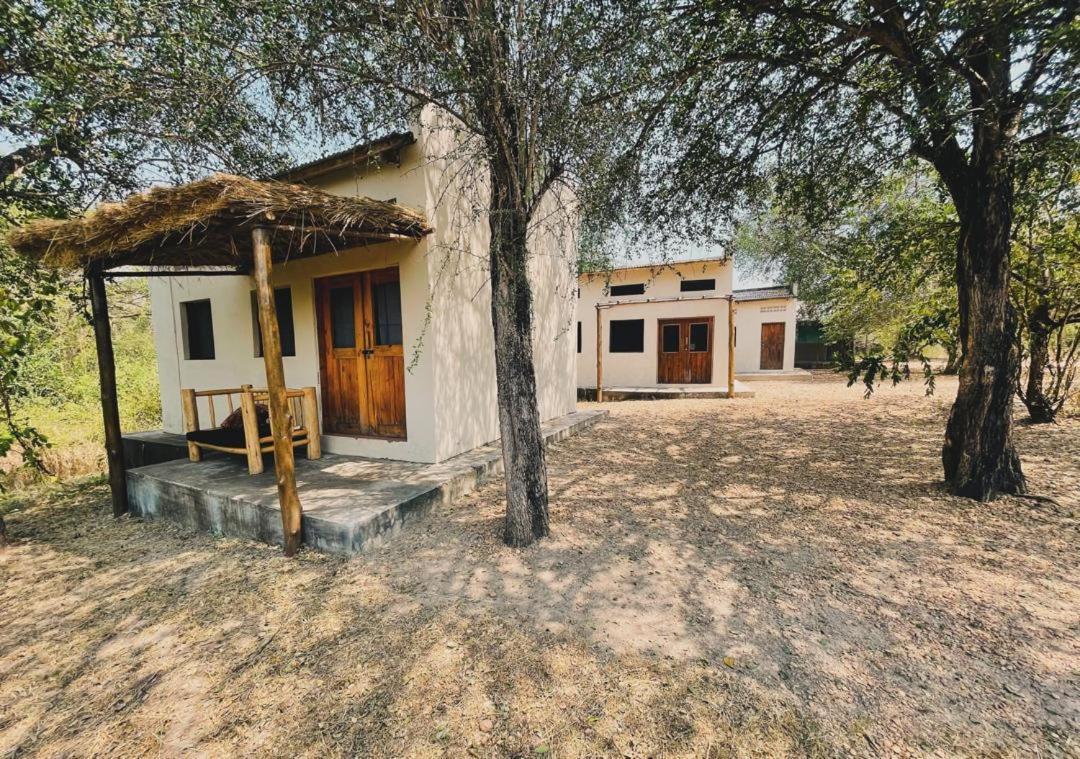 Murchison Giraffe Camp Paraa Ngoại thất bức ảnh